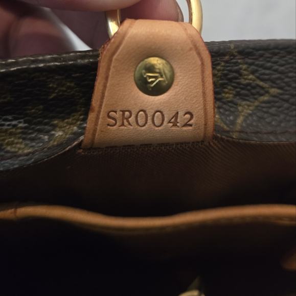 Louis Vuitton Vavin Tote Bag - Picture 5 of 10